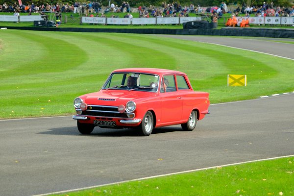 Welche Vorsichtsmaßnahmen sollte ich beim Fahren unter Einfluss von Medikamenten treffen?